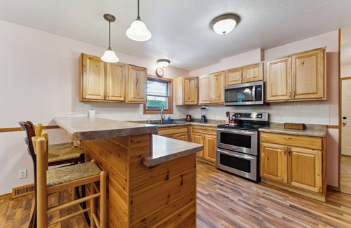 Lyndon Station Cabin | Dog-Friendly 5BR/3.5BA Cabin with Game Room, Fire Pit, Sleeps 15, Dells 10min