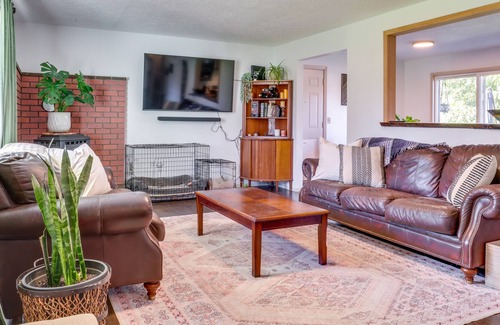 Albany House | Dog-Friendly Albany Abode w/ Private Hot Tub!