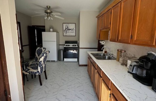 West Allis House | Dog friendly and family friendly