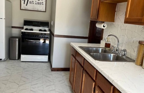 West Allis House | Dog friendly and family friendly