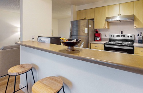 Poulsbo Apartment | Dog-friendly apartment with bay views & balcony - walk to waterfront