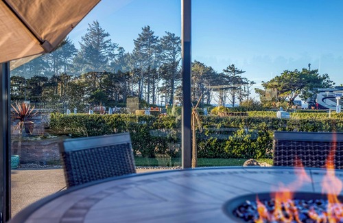 Agate Beach RV Rental | Dog Friendly, Available with 50AMP, 30AMP, Water and Sewer hook up's, WiFi