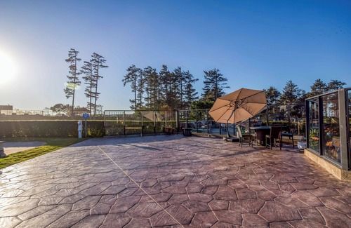 Agate Beach RV Rental | Dog Friendly, Available with 50AMP, 30AMP, Water and Sewer hook up's, WiFi