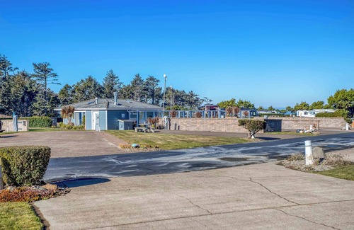 Agate Beach RV Rental | Dog Friendly, Available with 50AMP, 30AMP, Water and Sewer hook up's, WiFi