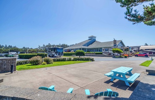 Agate Beach RV Rental | Dog Friendly, Available with 50AMP, 30AMP, Water and Sewer hook up's, WiFi