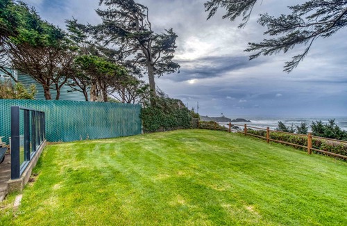 Agate Beach RV Rental | Dog Friendly, Available with 50AMP, 30AMP, Water and Sewer hook up's, WiFi