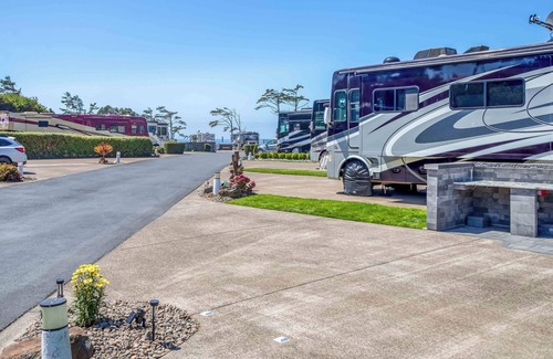 Agate Beach RV Rental | Dog Friendly, Available with 50AMP, 30AMP, Water and Sewer hook up's, WiFi