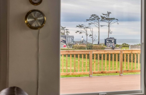 Agate Beach RV Rental | Dog Friendly, Available with 50AMP, 30AMP, Water and Sewer hook up's, WiFi