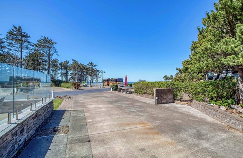 Agate Beach RV Rental | Dog Friendly, Available with 50AMP, 30AMP, Water and Sewer hook up's, WiFi