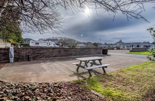 Agate Beach RV Rental | Dog Friendly, Available with 50AMP, 30AMP, Water and Sewer hook up's, WiFi