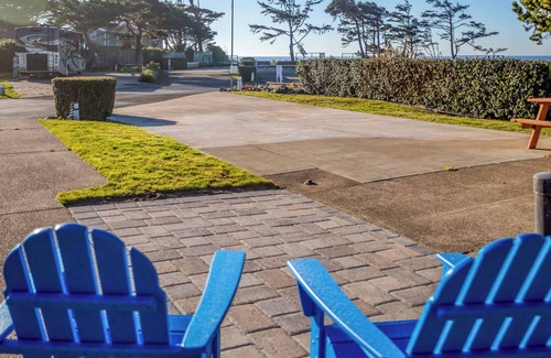 Agate Beach RV Rental | Dog Friendly, Available with 50AMP, 30AMP, Water and Sewer hook up's, WiFi