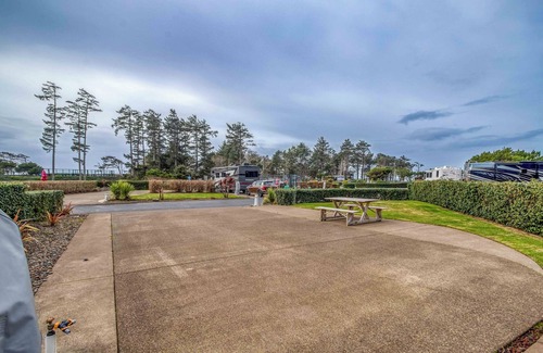 Agate Beach RV Rental | Dog Friendly, Available with 50AMP, 30AMP, Water and Sewer hook up's, WiFi