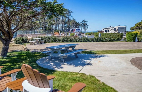 Agate Beach RV Rental | Dog Friendly, Available with 50AMP, 30AMP, Water and Sewer hook up's, WiFi