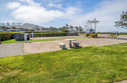 Agate Beach RV Rental | Dog Friendly, Available with 50AMP, 30AMP, Water and Sewer hook up's, WiFi