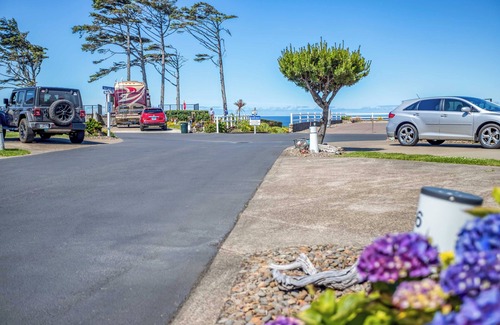 Agate Beach RV Rental | Dog Friendly, Available with 50AMP, 30AMP, Water and Sewer hook up's, WiFi
