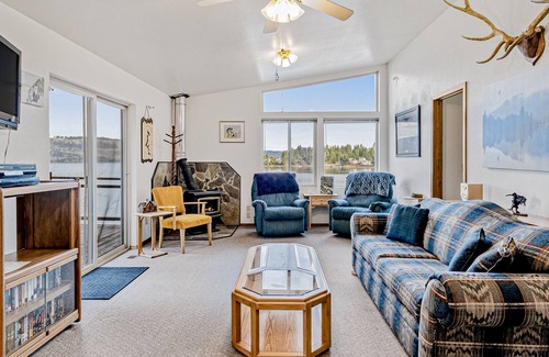 Worley House | Dog-Friendly Bayfront Home w/ Free WiFi, Two Large Decks, Private Dock, & Beach