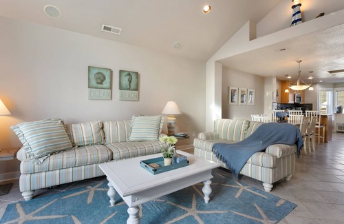 Rockaway Beach House | Dog Friendly - Beach Home in the Heart of Rockaway Beach!
