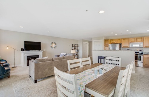 Westport Condo | Dog-Friendly Beach Condo W/Shared Pool, Hot Tub, Gym, Free WiFi & Patio