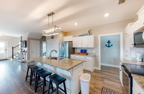 Morgantown House | Dog-friendly beach house with shared swimming pools