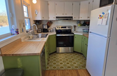 Boothbay House | Dog-Friendly Boothbay Getaway with New Dock & Walk to Country Store!