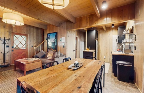 Arrowhead Villas House | Dog-friendly cabin near lake with large deck and great location