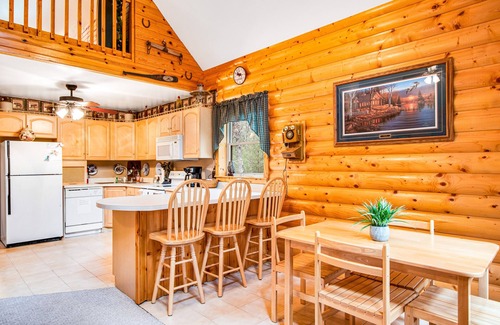 Big Flats House | Dog-friendly cabin on quiet lot near the creek with playground, firepit & W/D