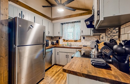 Clayton Cabin | Dog-friendly cabin on wooded lot, wood stove, deck, grill, & W/D