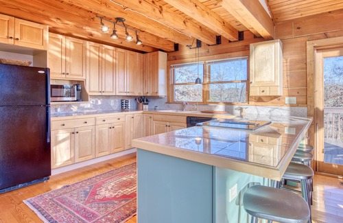 Mill Spring House | Dog-friendly cabin with deck, firepit & lake access - near private hiking