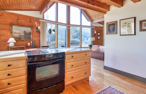 Mill Spring House | Dog-friendly cabin with deck, firepit & lake access - near private hiking