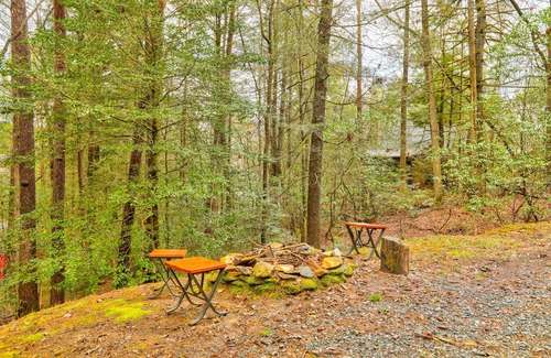 Cashes Valley Cabin | Dog-friendly cabin with game room, fireplace, furnished deck, & washer/dryer