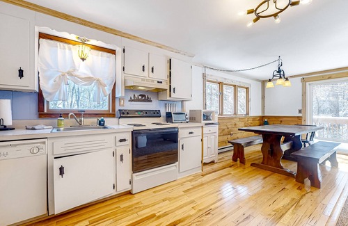 Wilmington House | Dog-friendly cabin with pools, hot tub, tennis & pickleball - near Mt. Snow