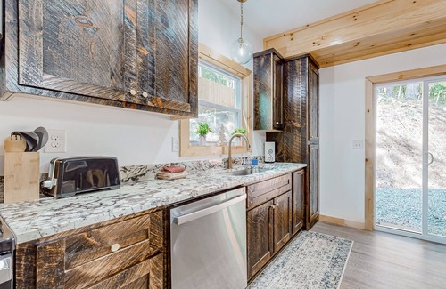 Ellijay Cabin | Dog-friendly cabin with private hot tub, game room, gym, heated pool, mini golf
