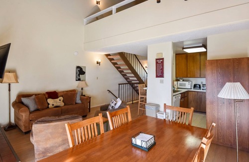 Carnelian Woods Condo | Dog-Friendly Carnelian Woods Lake View Condo