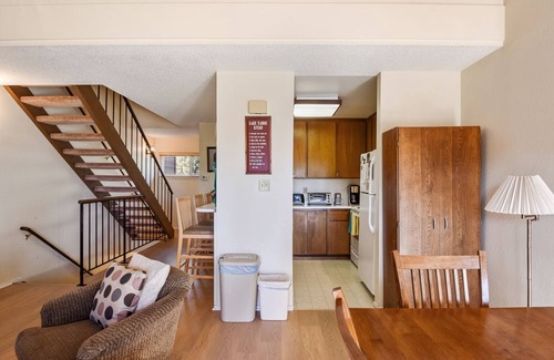 Carnelian Woods Condo | Dog-Friendly Carnelian Woods Lake View Condo