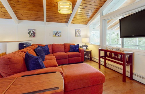 Bartlett House | Dog-friendly chalet among the treetops with pellet stove & porch - near Attitash