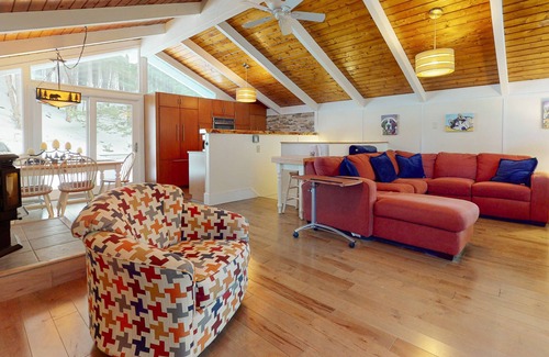 Bartlett House | Dog-friendly chalet among the treetops with pellet stove & porch - near Attitash
