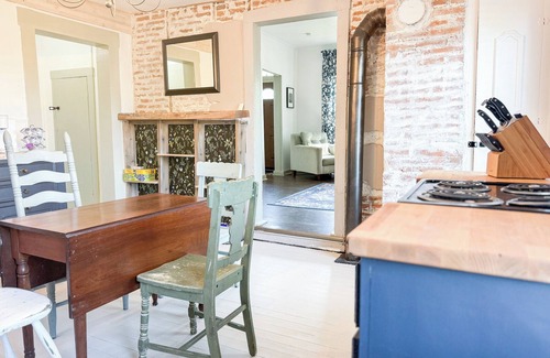 Pacific Cottage | Dog Friendly - Close to Purina - No Cleaning Fee