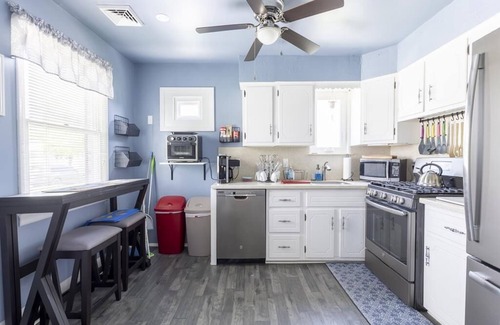 Cape May House | Dog Friendly. Close to Beaches & Shopping, Occupancy 6 Guests