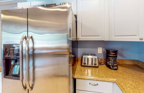 River Park House | Dog-friendly coastal home with private pool, bar, & grill