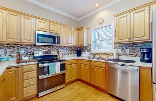 Long Beach House | Dog friendly coastal home with fenced in yard near the ocean