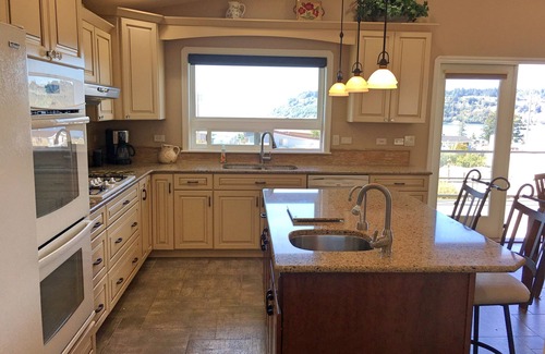 Clinton House | Dog friendly, community beach, tennis, hot tub, view!