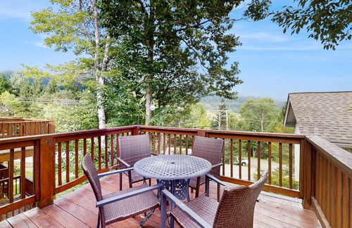 Beech Mountain Condo | Dog-friendly condo with two balconies & mountain views