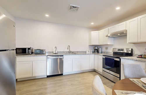 Somersworth Apartment | Dog-friendly condo with full kitchen, central AC, & fast WiFi in a walkable area