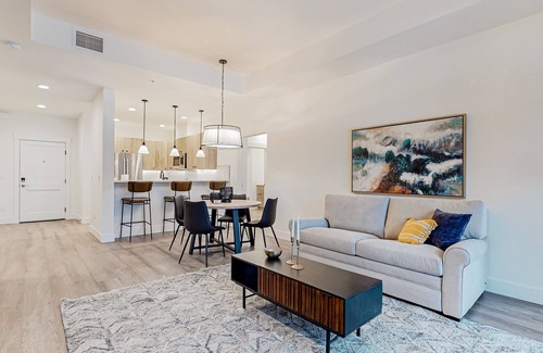 Cle Elum Condo | Dog-friendly condo with golf, BBQ, firepit, fireplace, & W/D