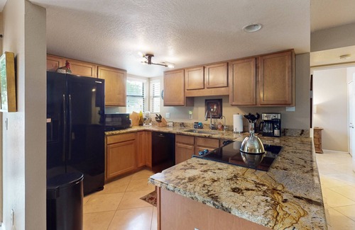 Tucson Condo | Dog-friendly condo with resort-style pool, hot tub, tennis & mountain-view lanai