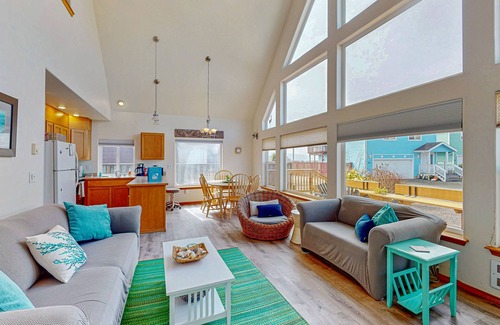 Pacific Beach House | Dog-friendly cottage with WiFi, fireplace, full backyard, & ocean views