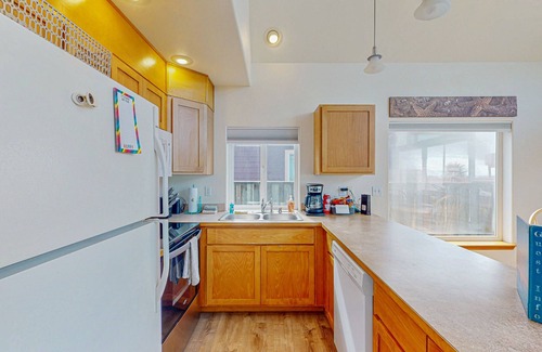 Pacific Beach House | Dog-friendly cottage with WiFi, fireplace, full backyard, & ocean views