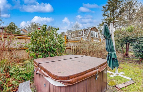Cannon Beach House | Dog-Friendly Cottage with Private Hot Tub, Deck, Berry Bushes, & Beach Access