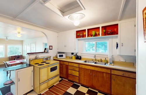 Depoe Bay House | Dog-friendly cottage with amazing ocean views, whale watching
