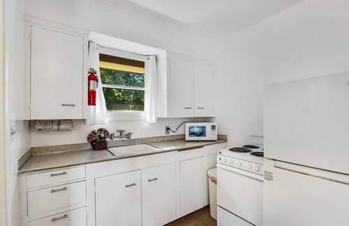 Nahcotta House | Dog-friendly cottage close to the water with firepit - walk to Morehead Park